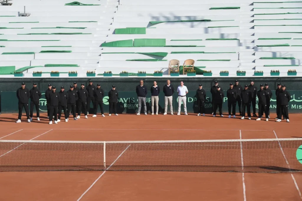 Tennisfederatie team gekleed in Beyond Wear
